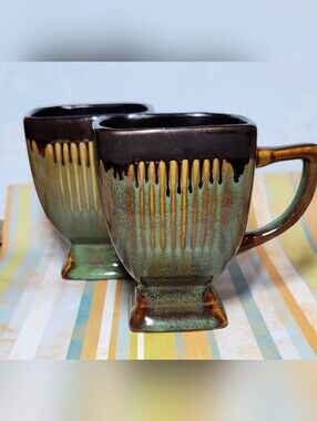 California Pantry Set of 2  Pedestal Coffee Tea Mugs Holds 12 oz